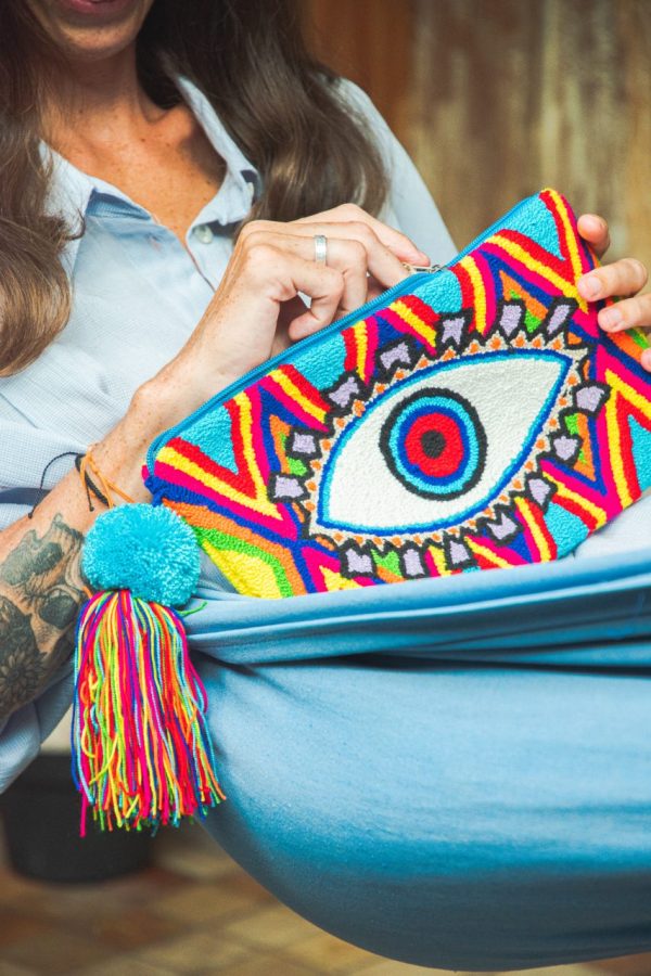Pochette brodée Wayuu avec un motif oeil