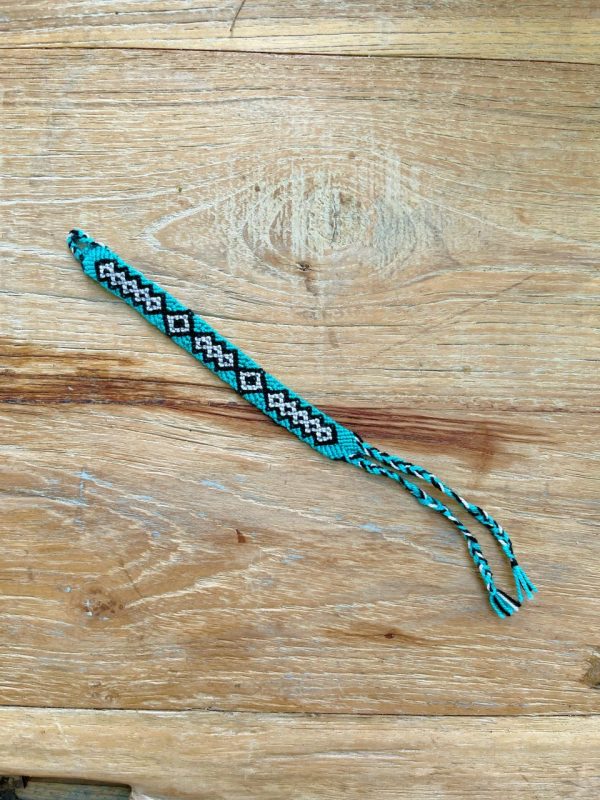 Bracelet tissé bleu noir et blanc